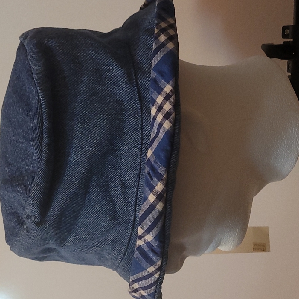 Summer Tompkins bucket hat